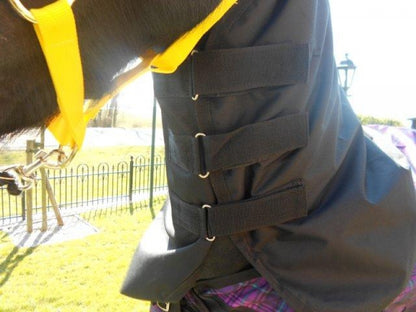 Losse hals 0 gram kleur zwart.