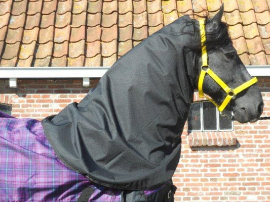 Losse hals 0 gram kleur zwart.