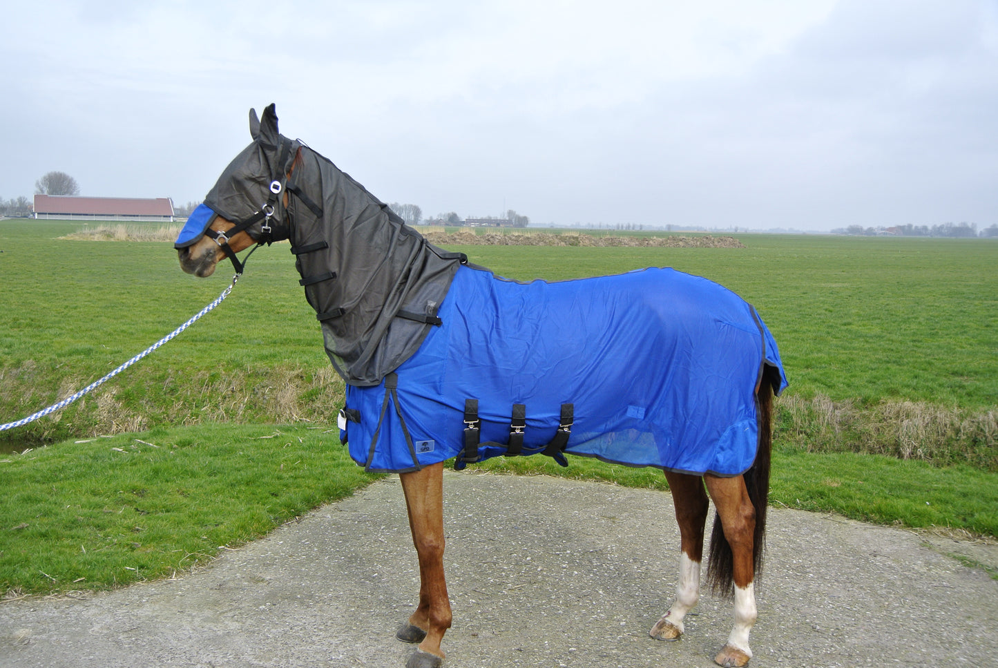 Vliegendeken met losse hals en buikflap