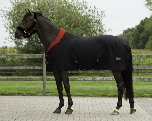 Alaska teddyfleece zwart/rood paardendeken 