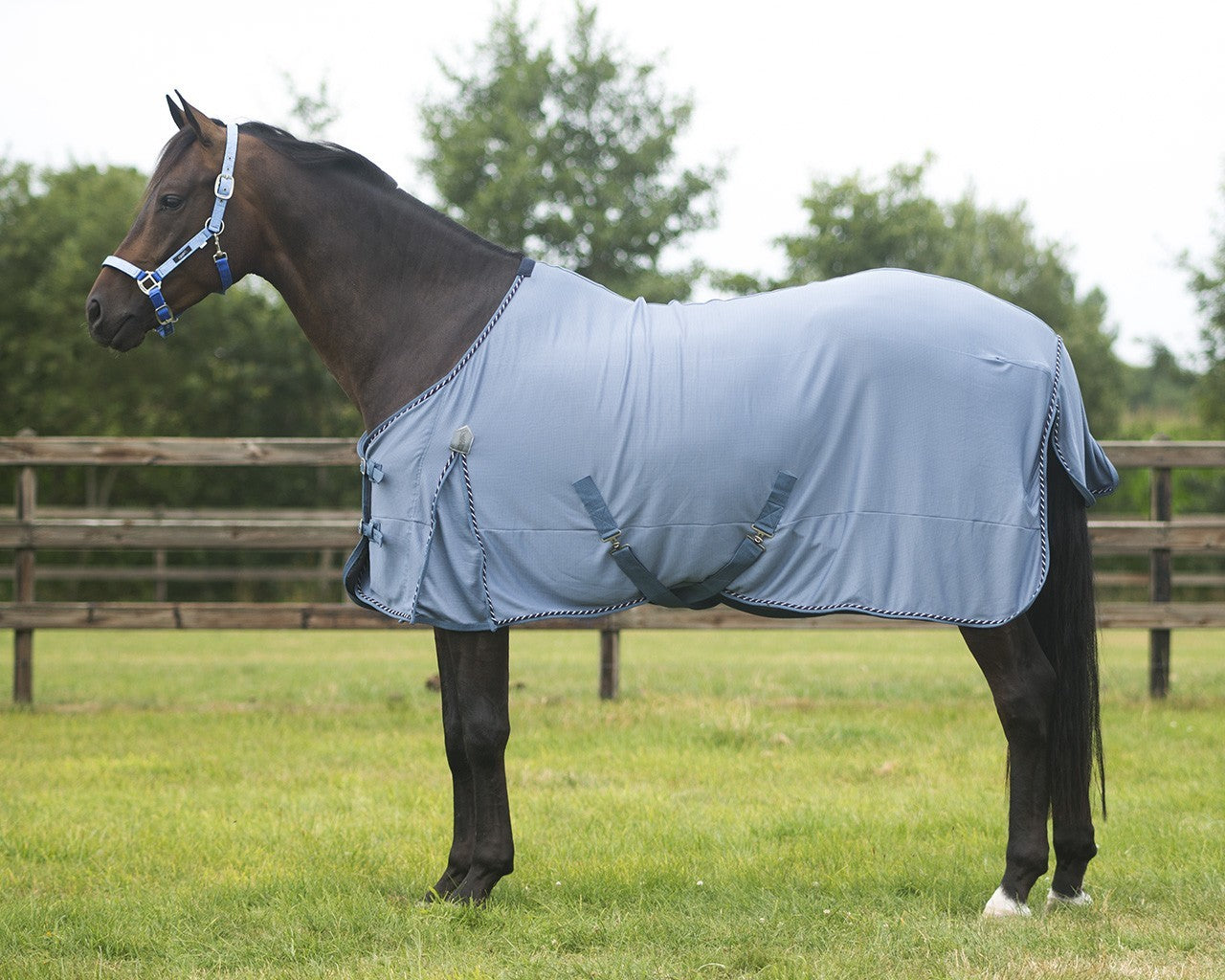 Dunne zomerdeken van coolmesh steel blue