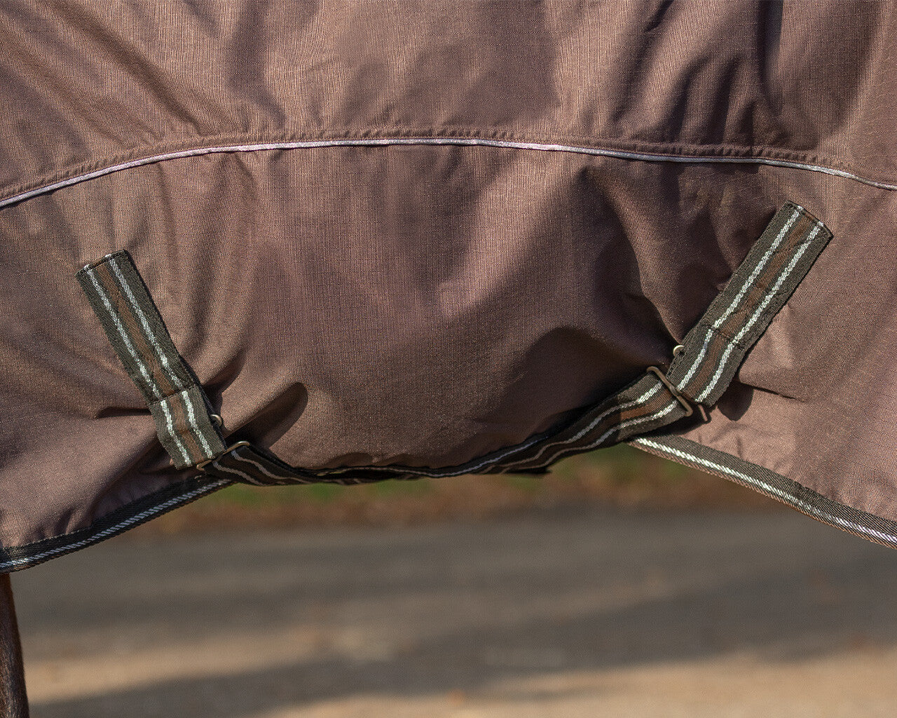 Couverture imperméable 300 grammes avec encolure fixe Crocodile Blanket.