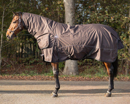 Couverture imperméable 300 grammes avec encolure fixe Crocodile Blanket.
