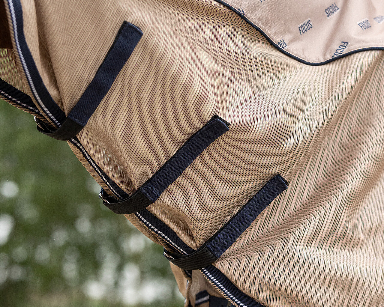 Deken vliegen met waterdichte Bovenkant en nek kleur Focus