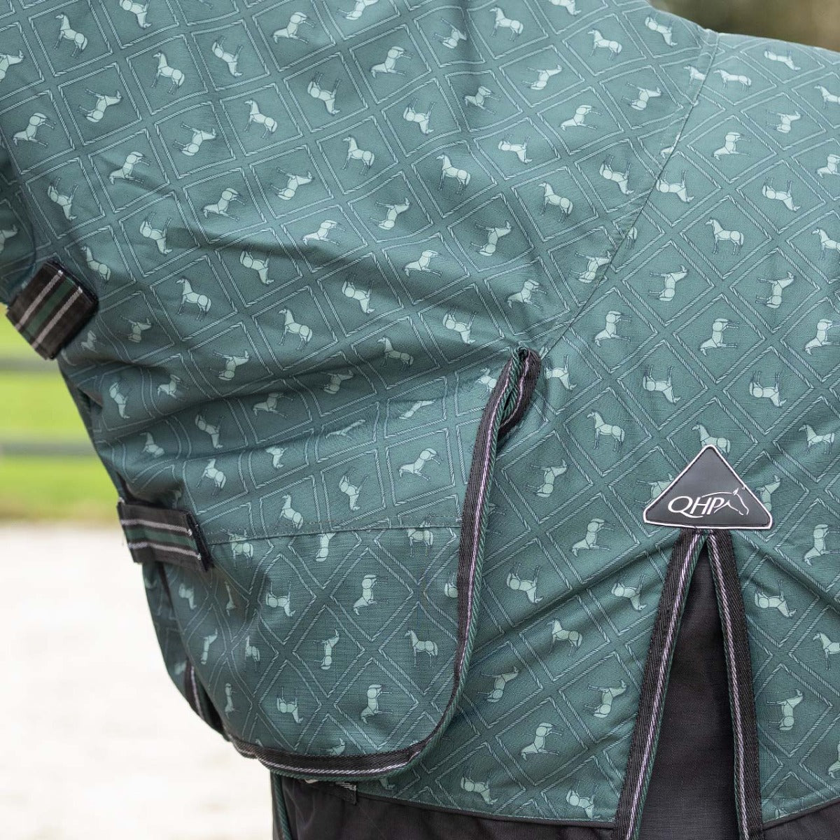 Couverture imperméable 300 grammes avec encolure fixe Emarals 1200D Couverture d'extérieur avec encolure